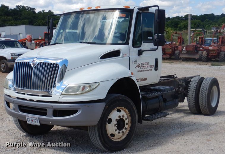 image for item HG9187 2007 International 4400  truck cab and chassis