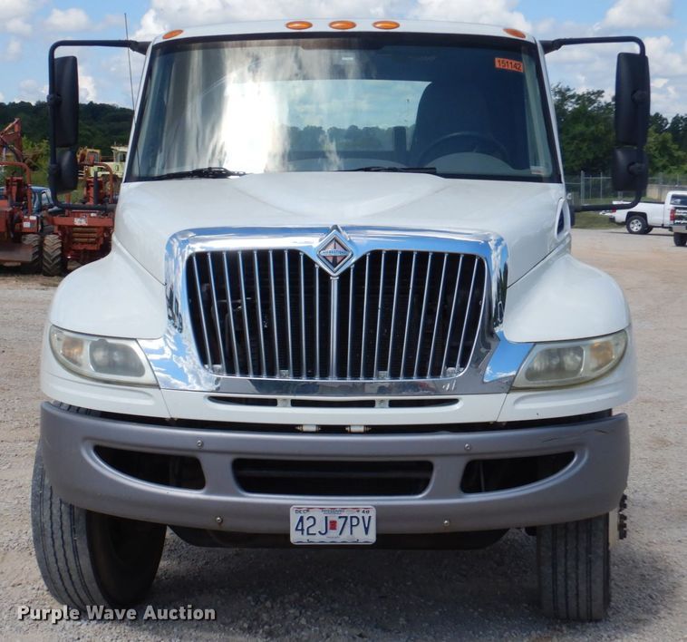 image for item HG9187 2007 International 4400  truck cab and chassis