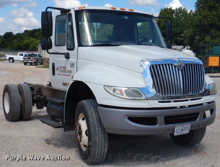 image for item HG9187 2007 International 4400  truck cab and chassis