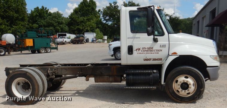 image for item HG9187 2007 International 4400  truck cab and chassis