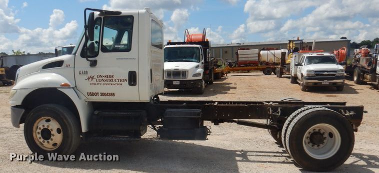 image for item HG9187 2007 International 4400  truck cab and chassis