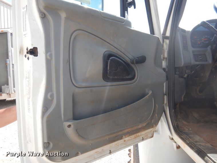 image for item HG9187 2007 International 4400  truck cab and chassis