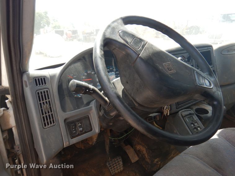 image for item HG9187 2007 International 4400  truck cab and chassis