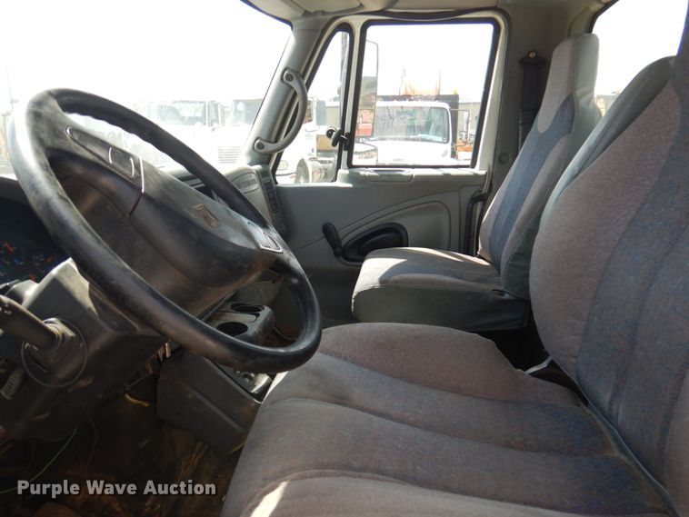 image for item HG9187 2007 International 4400  truck cab and chassis