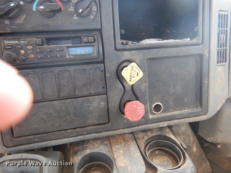 image for item HG9187 2007 International 4400  truck cab and chassis