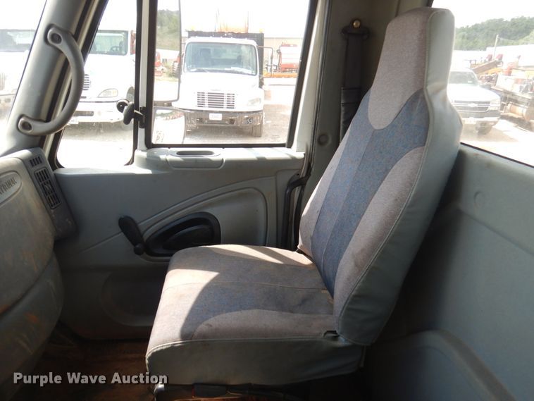 image for item HG9187 2007 International 4400  truck cab and chassis