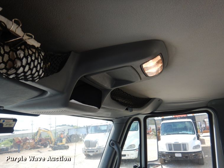 image for item HG9187 2007 International 4400  truck cab and chassis