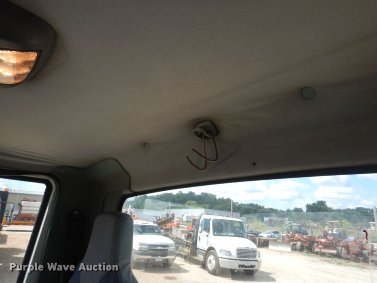 image for item HG9187 2007 International 4400  truck cab and chassis