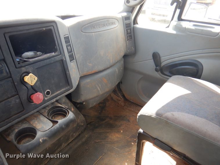 image for item HG9187 2007 International 4400  truck cab and chassis