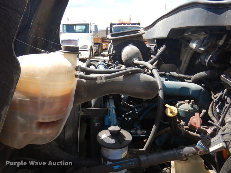 image for item HG9187 2007 International 4400  truck cab and chassis