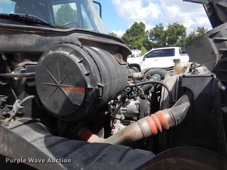 image for item HG9187 2007 International 4400  truck cab and chassis