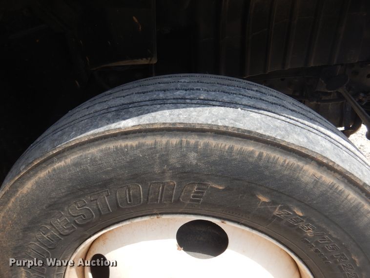 image for item HG9187 2007 International 4400  truck cab and chassis