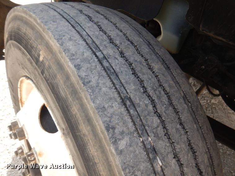 image for item HG9187 2007 International 4400  truck cab and chassis