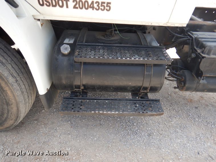 image for item HG9187 2007 International 4400  truck cab and chassis