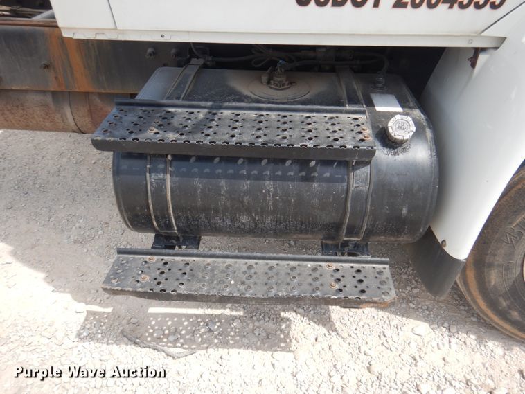 image for item HG9187 2007 International 4400  truck cab and chassis