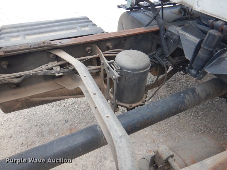 image for item HG9187 2007 International 4400  truck cab and chassis