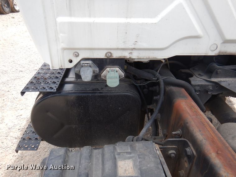 image for item HG9187 2007 International 4400  truck cab and chassis