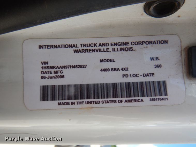 image for item HG9187 2007 International 4400  truck cab and chassis