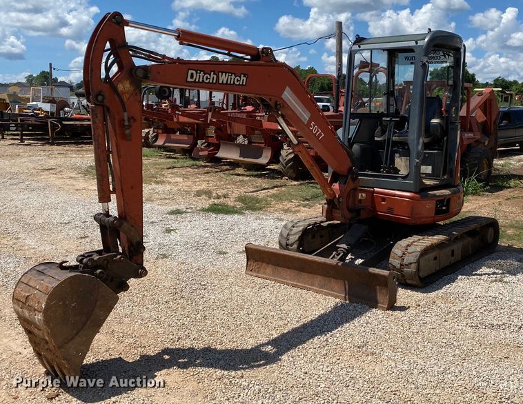 image for item HG9205 2005 Ditch Witch MX352  mini excavator