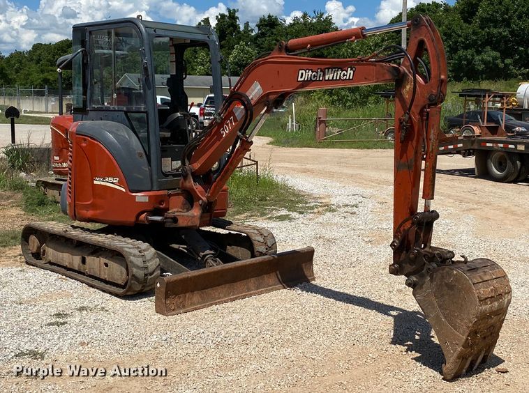 image for item HG9205 2005 Ditch Witch MX352  mini excavator