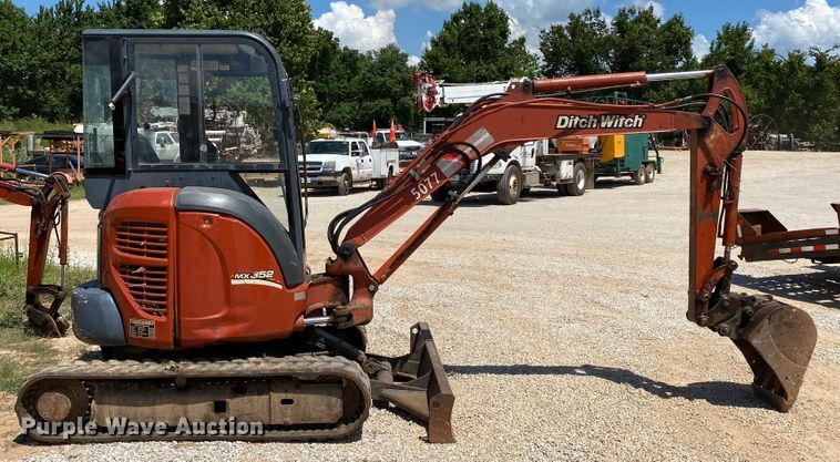 image for item HG9205 2005 Ditch Witch MX352  mini excavator