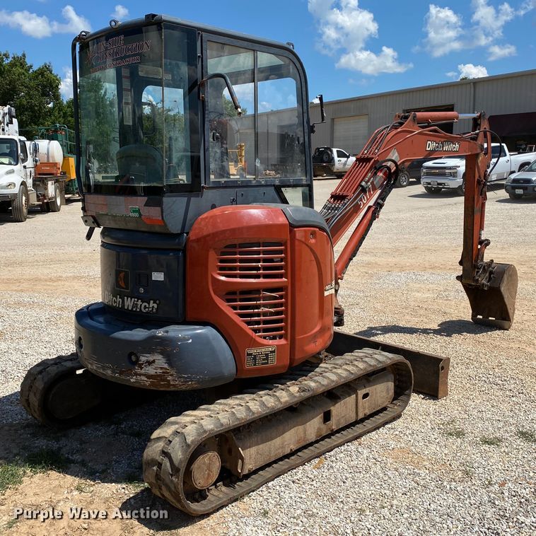 image for item HG9205 2005 Ditch Witch MX352  mini excavator