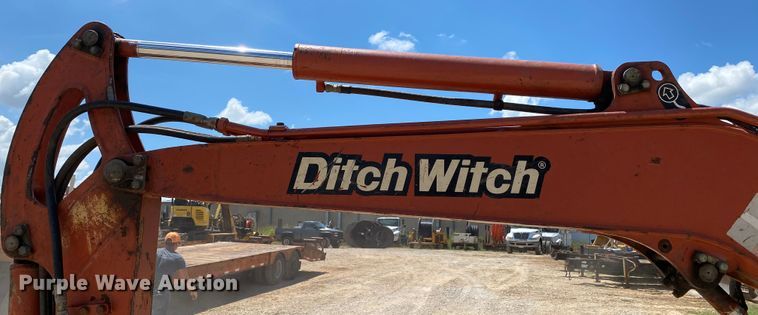 image for item HG9205 2005 Ditch Witch MX352  mini excavator