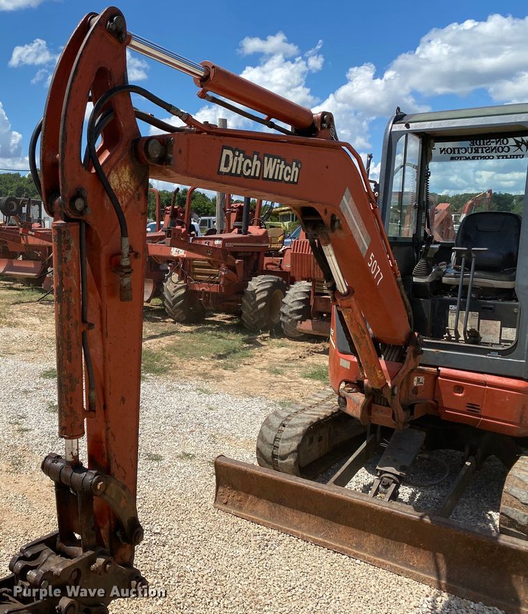 image for item HG9205 2005 Ditch Witch MX352  mini excavator