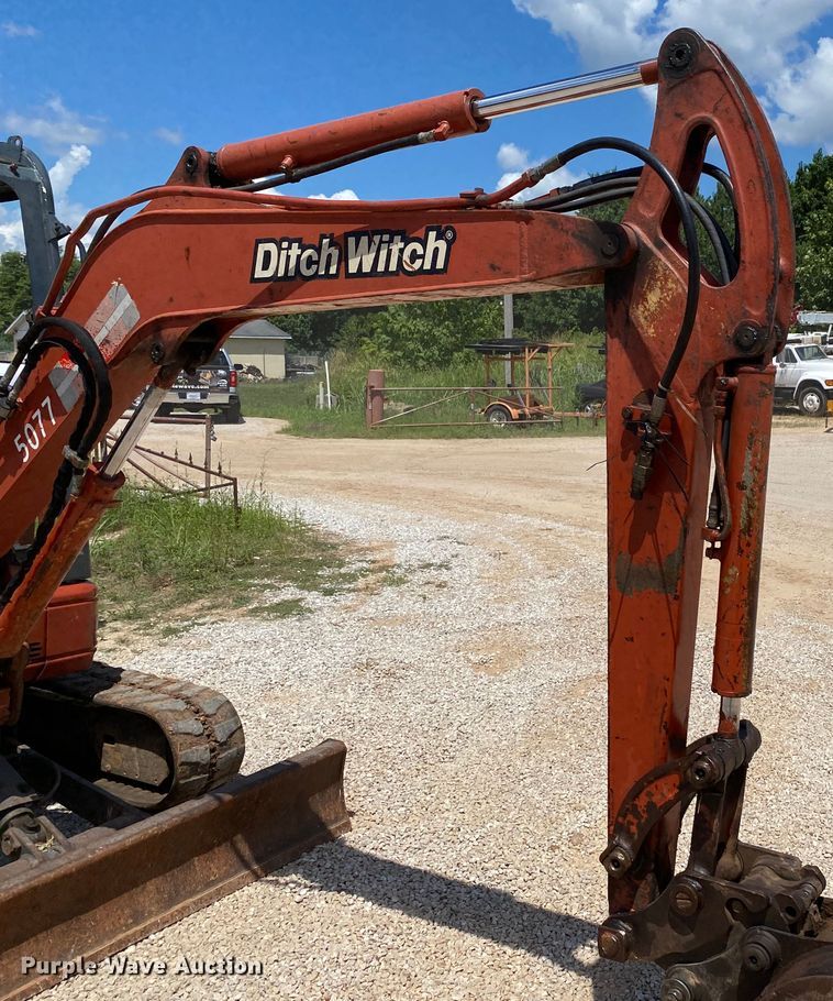 image for item HG9205 2005 Ditch Witch MX352  mini excavator