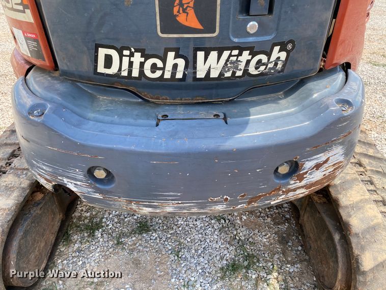 image for item HG9205 2005 Ditch Witch MX352  mini excavator