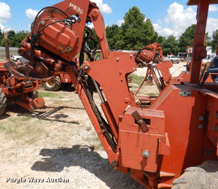 image for item HG9206 2001 Ditch Witch 8020  cable plow