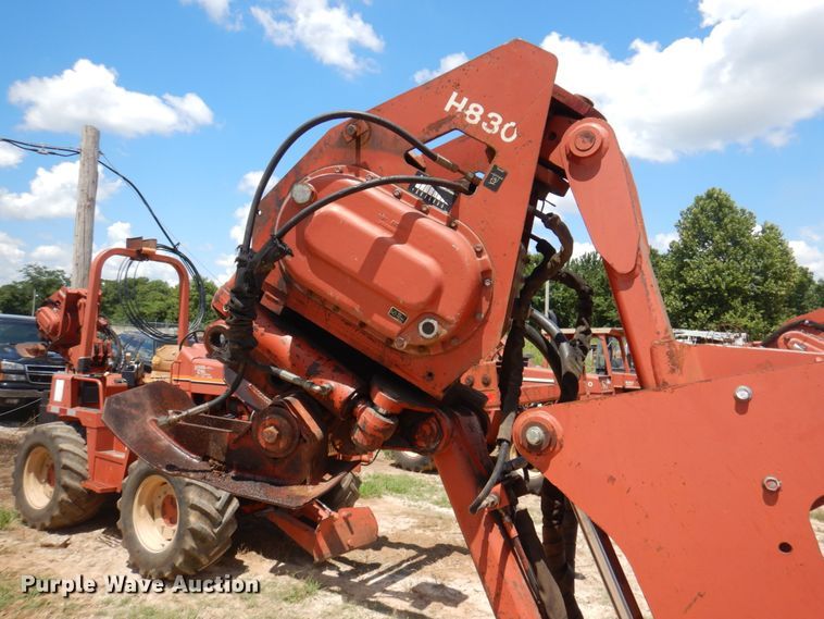 image for item HG9206 2001 Ditch Witch 8020  cable plow