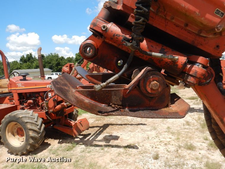 image for item HG9206 2001 Ditch Witch 8020  cable plow