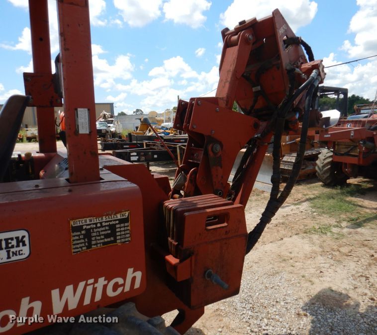 image for item HG9206 2001 Ditch Witch 8020  cable plow