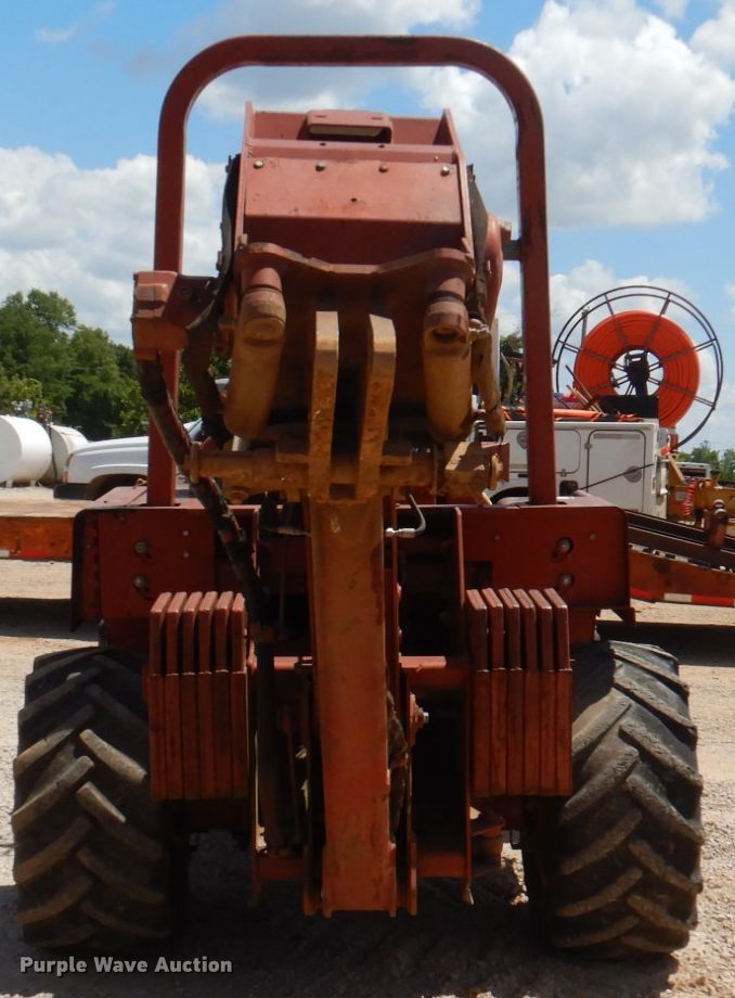 image for item HG9207 2001 Ditch Witch 8020  cable plow