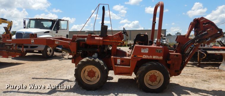 image for item HG9207 2001 Ditch Witch 8020  cable plow