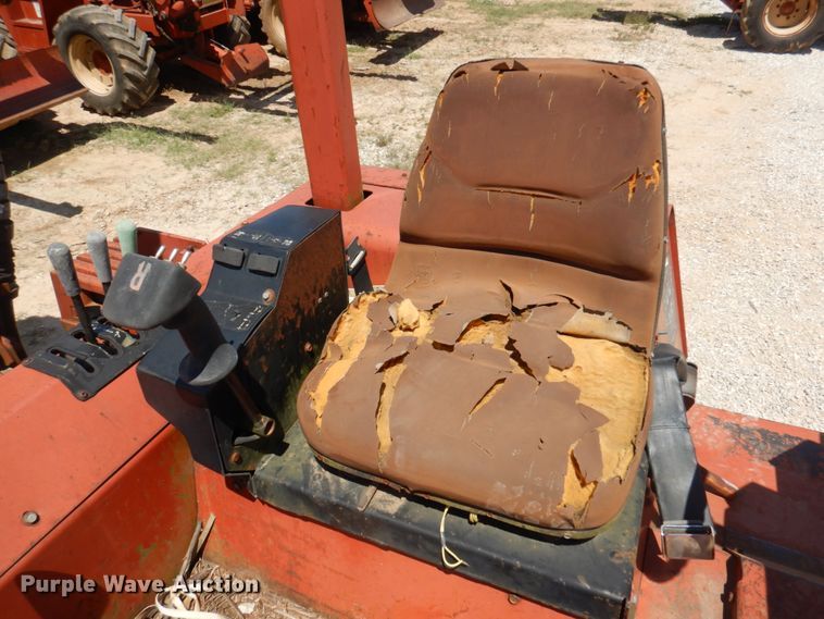 image for item HG9207 2001 Ditch Witch 8020  cable plow