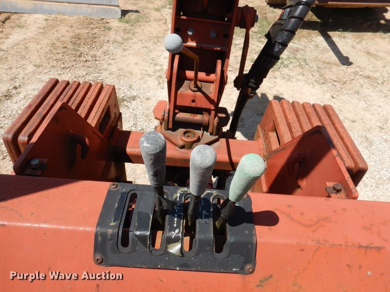 image for item HG9207 2001 Ditch Witch 8020  cable plow