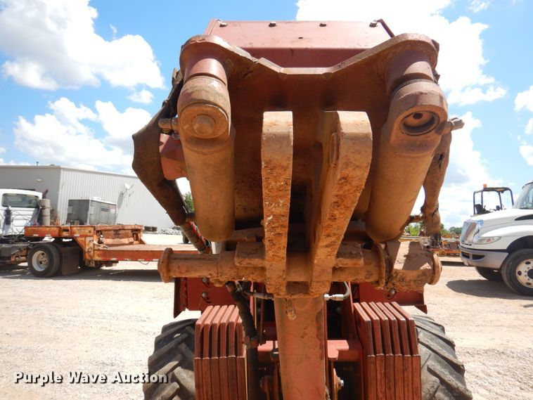 image for item HG9207 2001 Ditch Witch 8020  cable plow