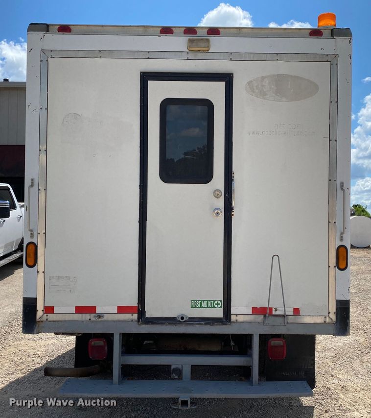 image for item HG9208 2002 Chevrolet Express 3500  box truck