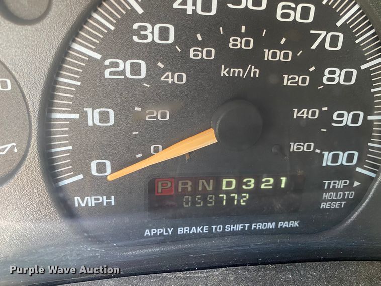 image for item HG9208 2002 Chevrolet Express 3500  box truck