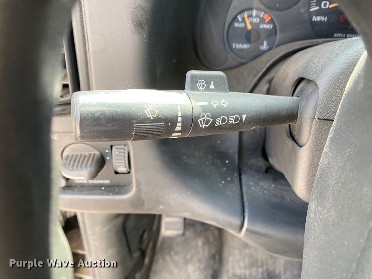 image for item HG9208 2002 Chevrolet Express 3500  box truck