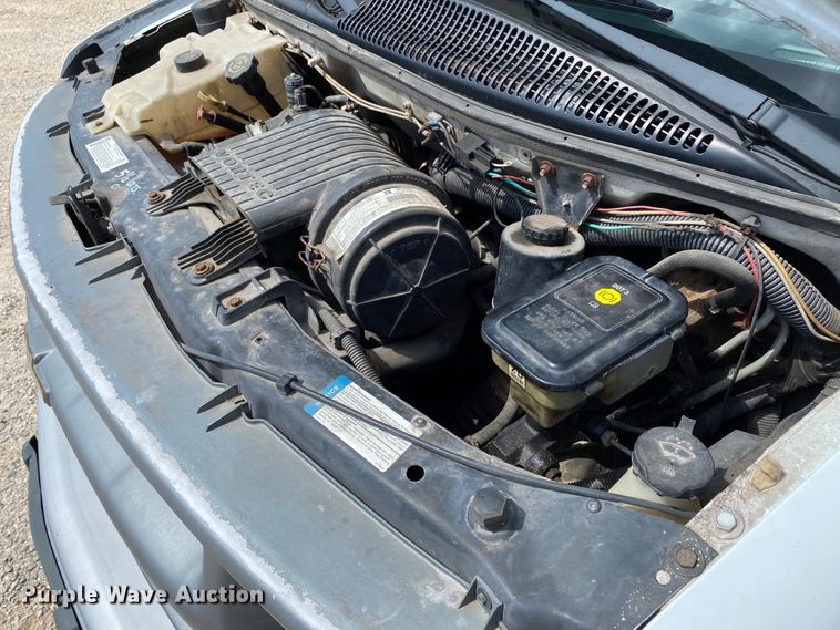 image for item HG9208 2002 Chevrolet Express 3500  box truck