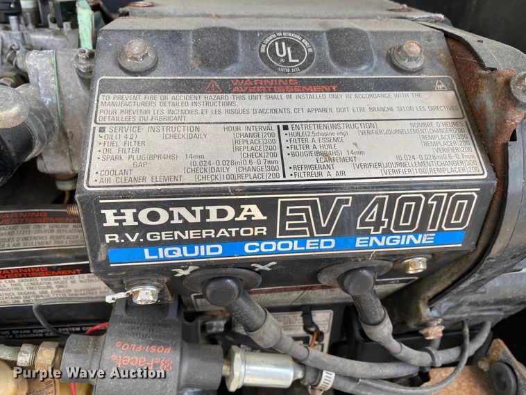 image for item HG9208 2002 Chevrolet Express 3500  box truck