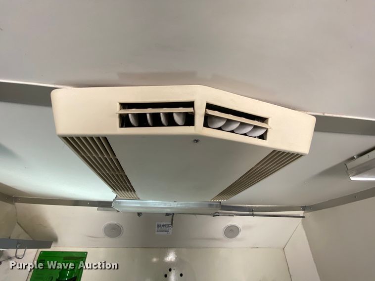 image for item HG9208 2002 Chevrolet Express 3500  box truck