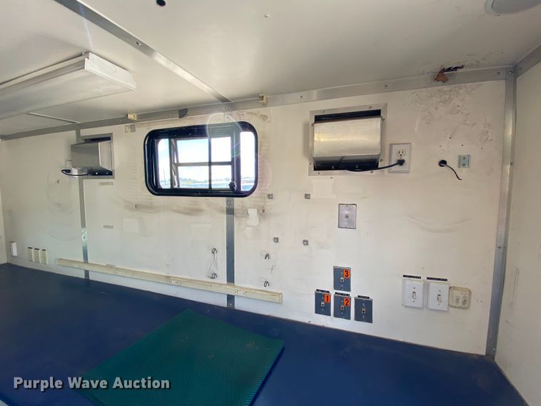 image for item HG9208 2002 Chevrolet Express 3500  box truck