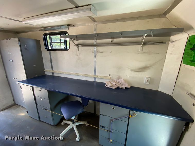 image for item HG9208 2002 Chevrolet Express 3500  box truck