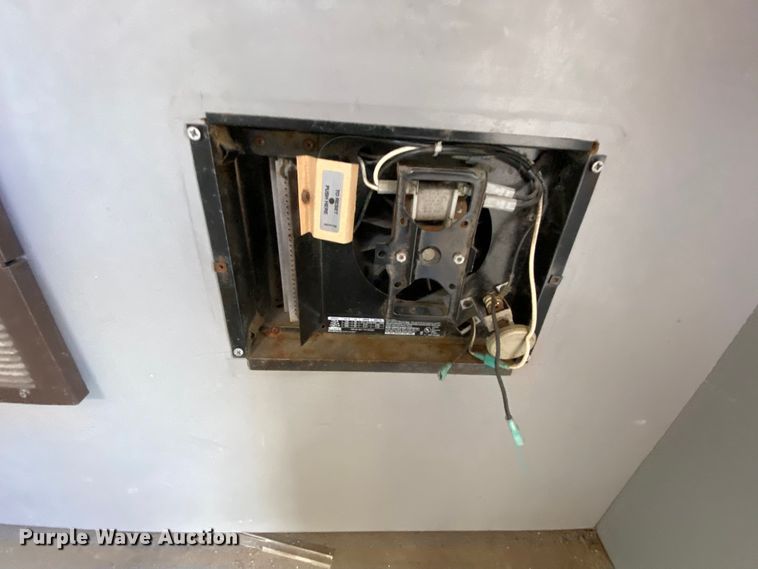 image for item HG9208 2002 Chevrolet Express 3500  box truck