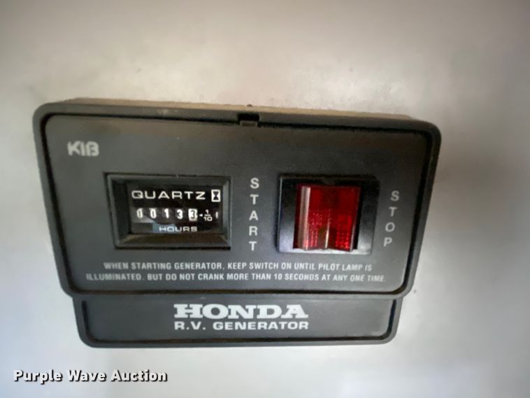 image for item HG9208 2002 Chevrolet Express 3500  box truck