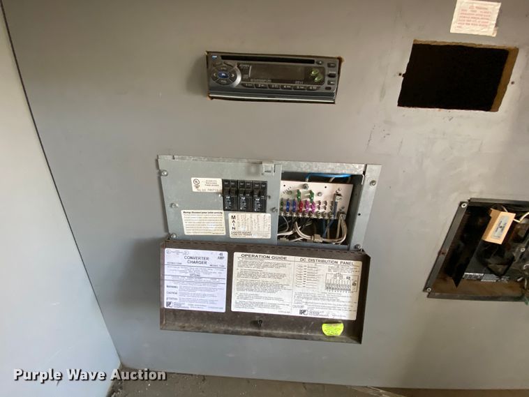 image for item HG9208 2002 Chevrolet Express 3500  box truck